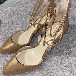 JESSICA SIMPSON GOLD SPARKLY HEELS